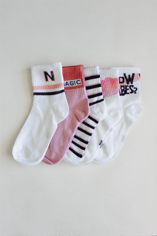 Calcetines blanco y rosa