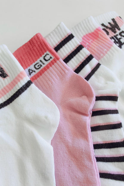 Calcetines blanco y rosa