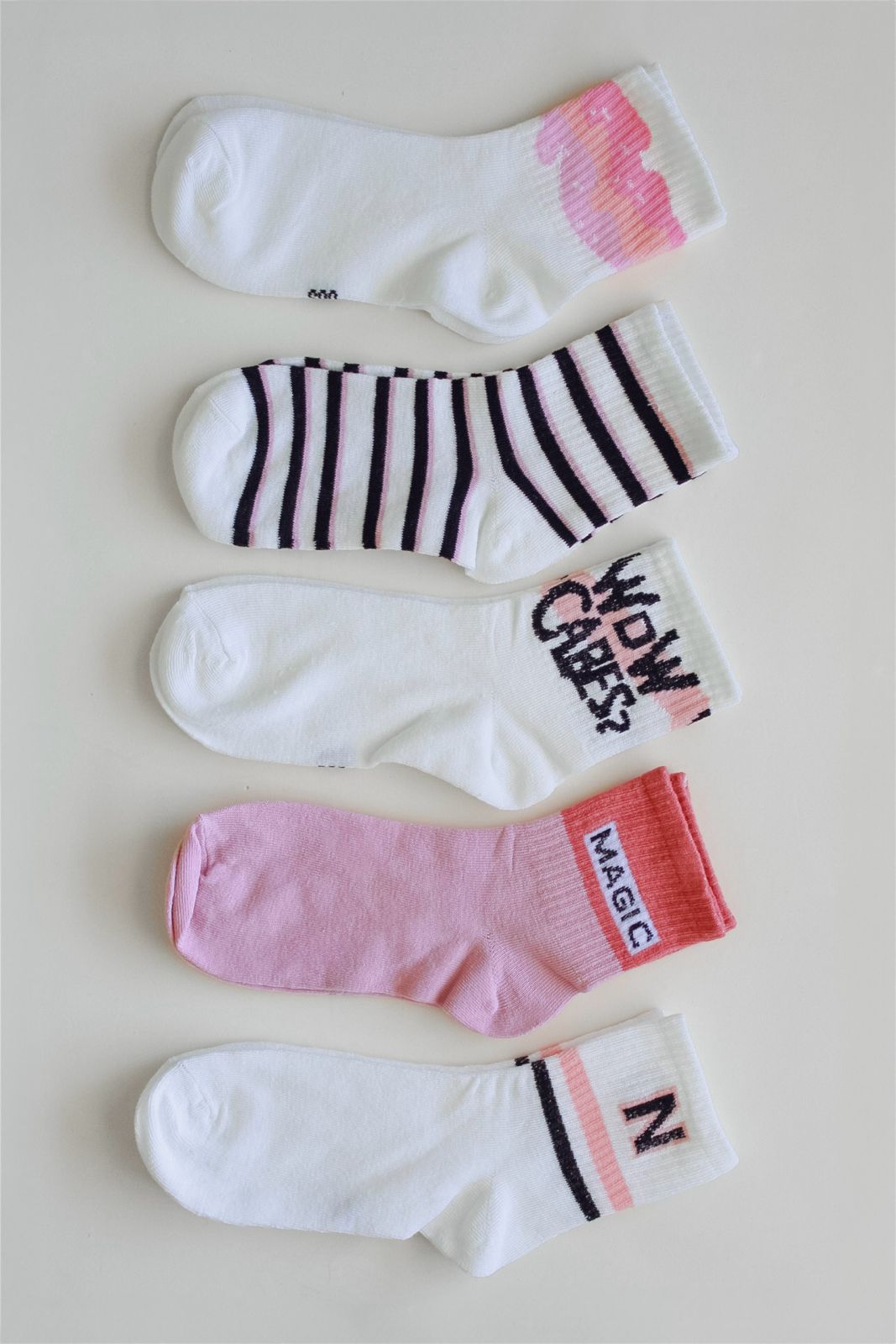 Calcetines blanco y rosa