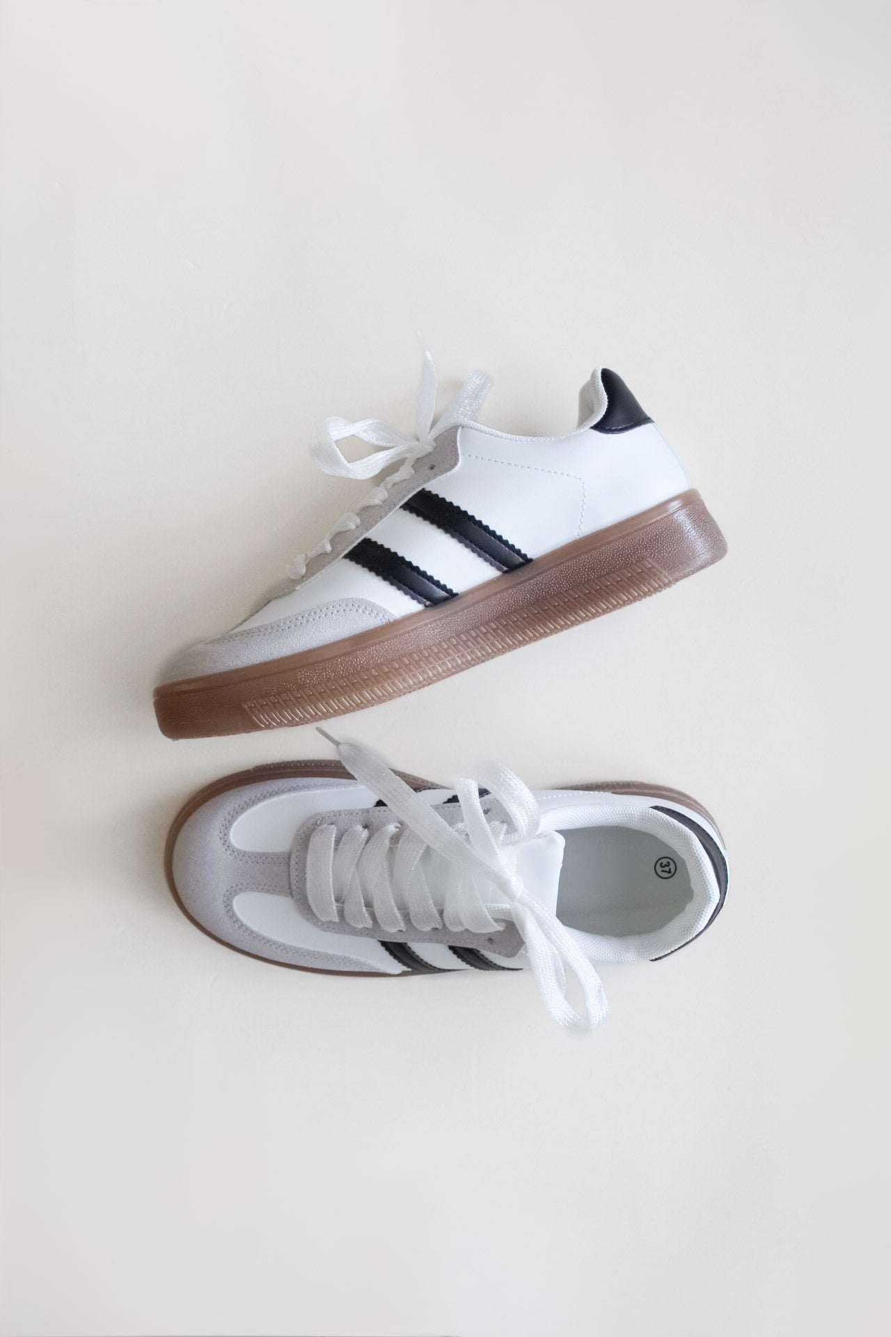Lyon White